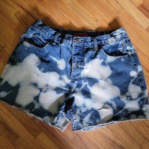 Custom bleach cut-offs